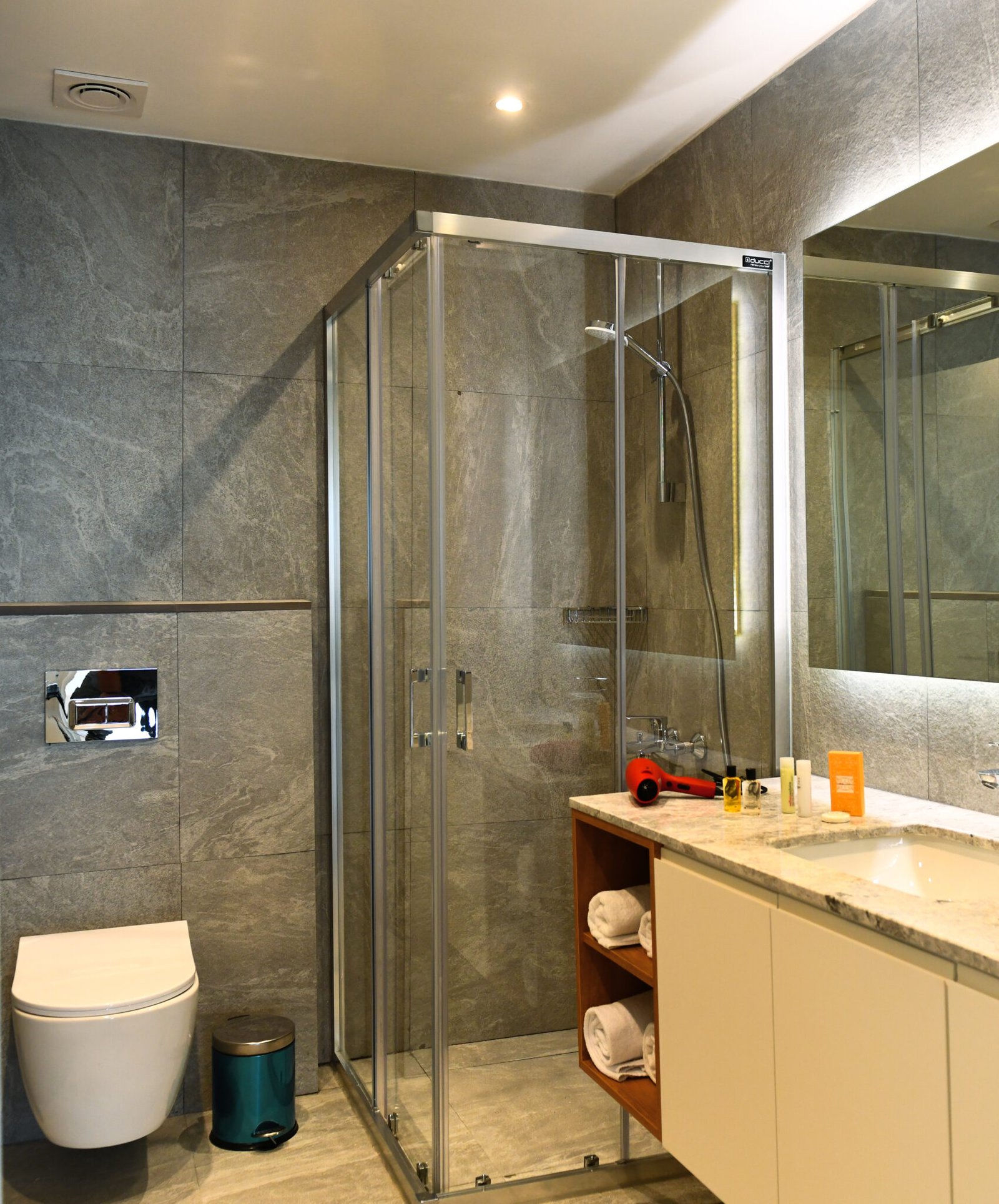 Urban Luxury in the New Financial Center8