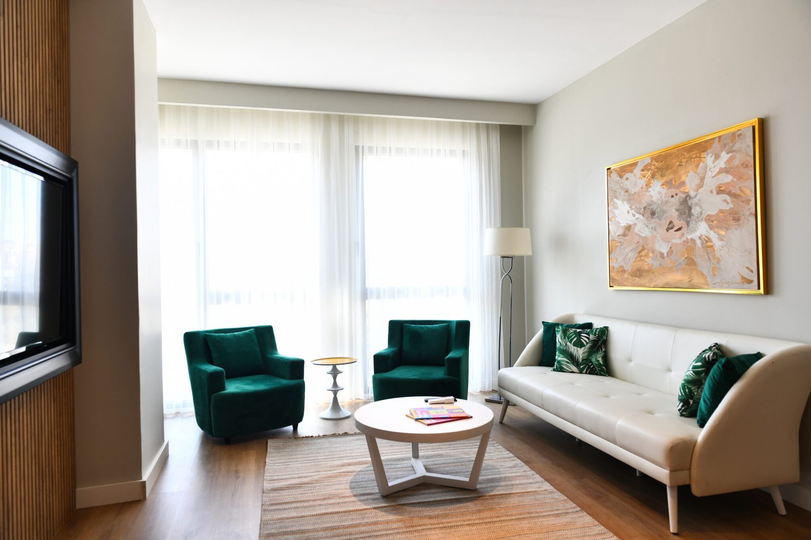 Urban Luxury in the New Financial Center12