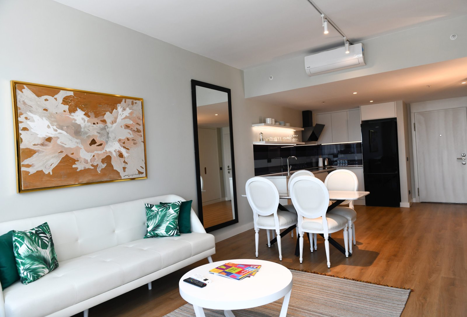 Urban Luxury in the New Financial Center11